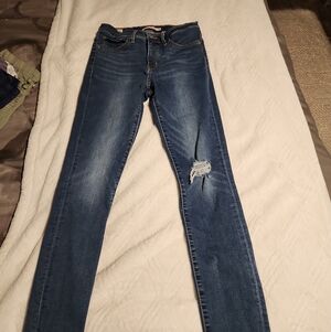Levi's Dark Blue Skinny Jeans with Knee Distress sixe 28